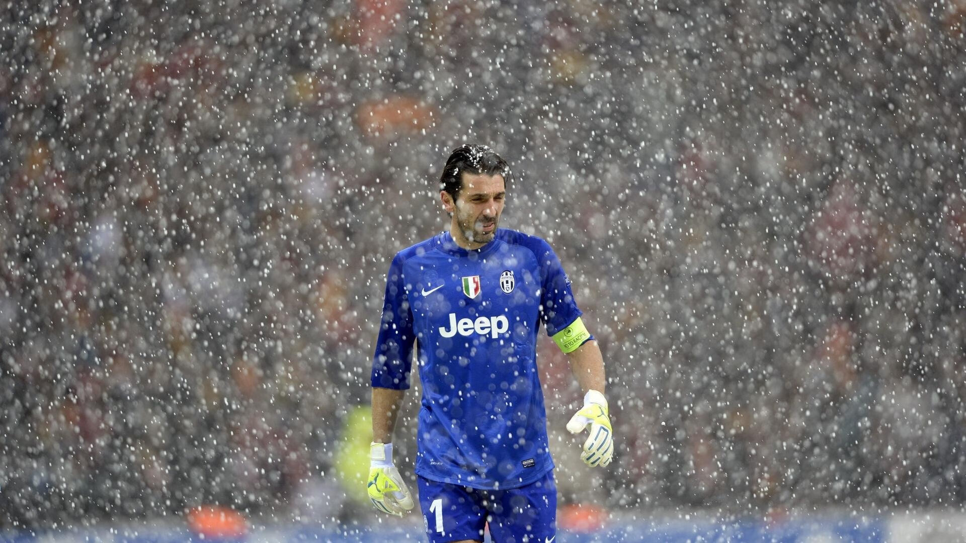 中超球迷助威现场气氛火爆，中超助攻榜2020